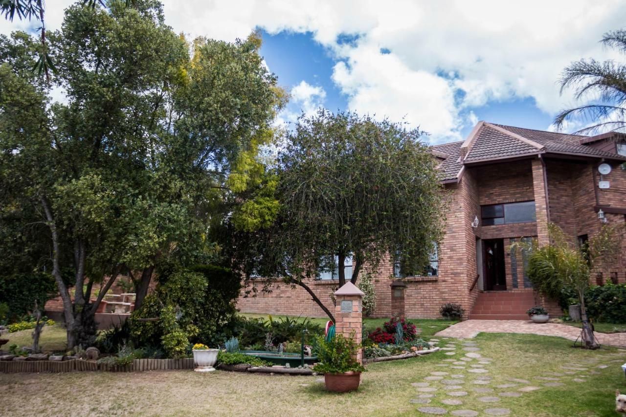 Jenny'S Guest House Grahamstown Esterno foto