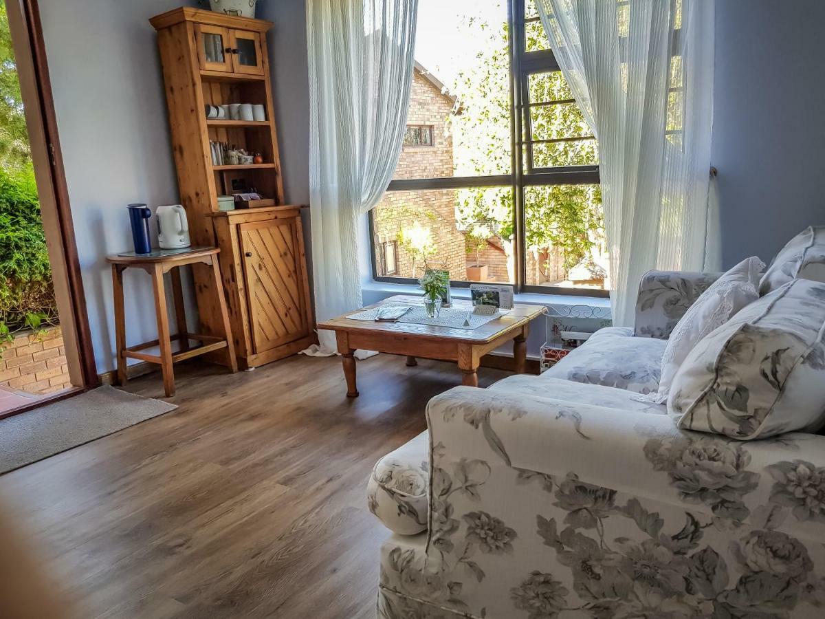 Jenny'S Guest House Grahamstown Esterno foto
