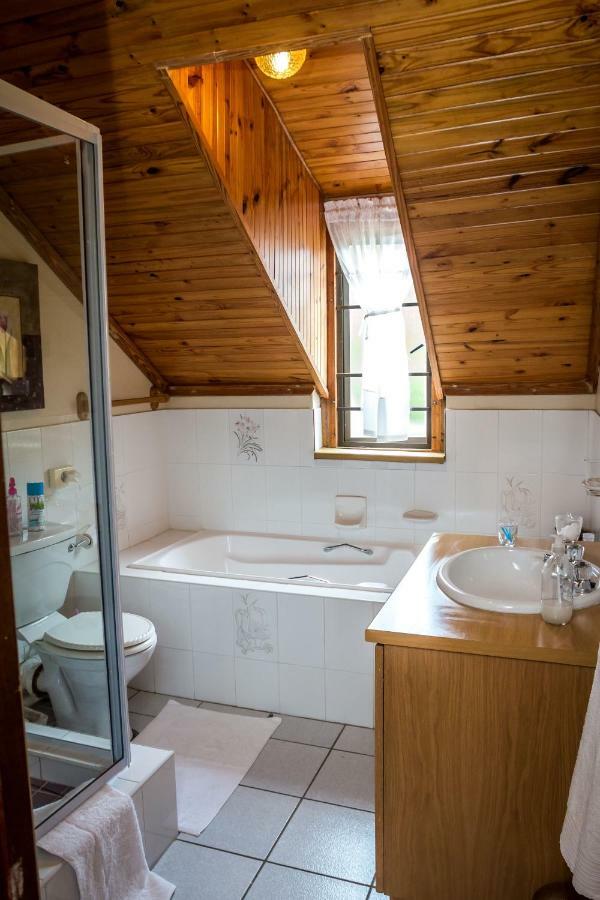 Jenny'S Guest House Grahamstown Esterno foto